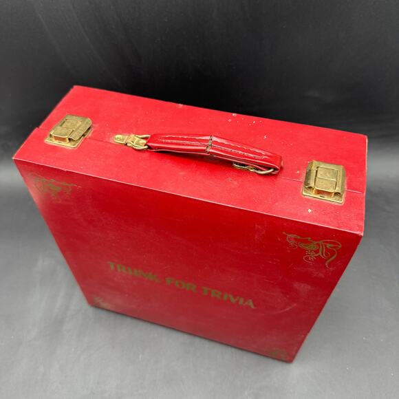 Vintage Trunk for Trivia Carrying Case for Trivial Pursuit - Picture 2 of 6